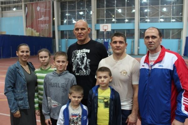 Александр Карелин и Алексей Мишин встретились с борцами Белгорода