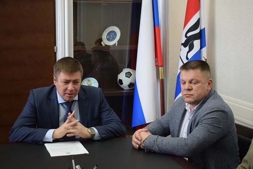 
<p>                                Новый президент региональной федерации самбо представлен министру спорта Новосибирской области Сергею Ахапову</p>
<p>                        