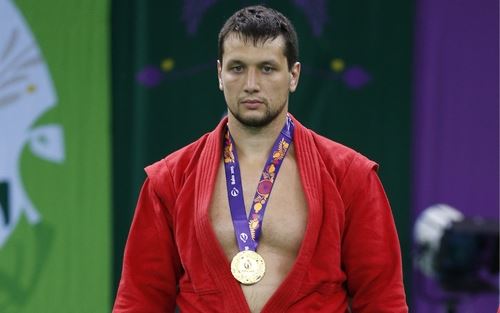 
<p>                                Артем Осипенко стал знаменосцем сборной России на II Европейских играх </p>
<p>                        